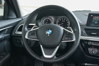 2018款宝马1系120i自动设计套装型