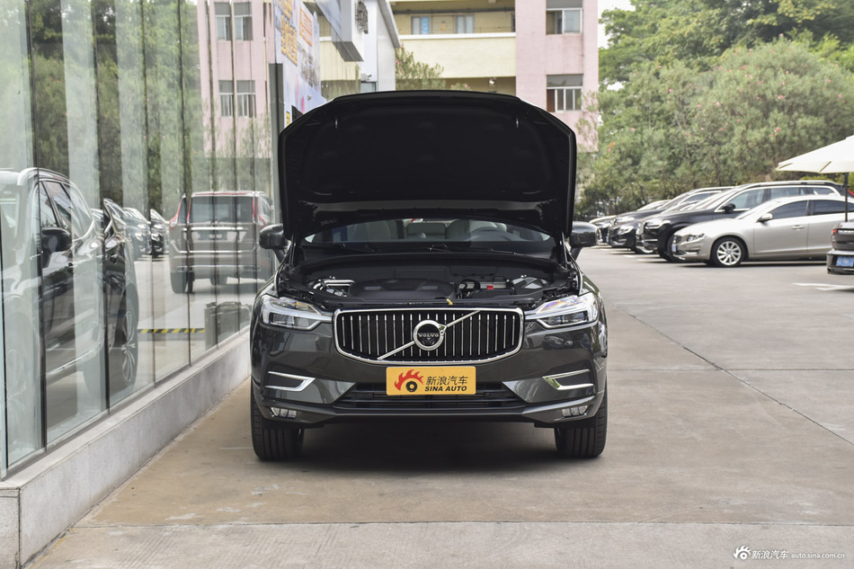 2018款沃尔沃XC60 2.0T自动四驱T5智雅豪华版