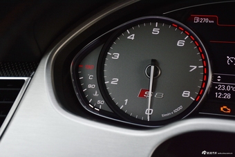 2016款奥迪S8 4.0T自动4.0TFSI quattro