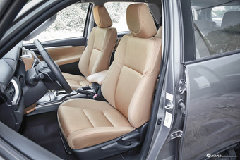 20万真正的越野车 丰田奔跑者性能秒掉同级一切SUV