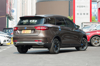  2018款君马S70 1.5T自动豪华型5座