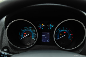 2016款萨瓦纳2.0T手动四驱汽油豪华版5座