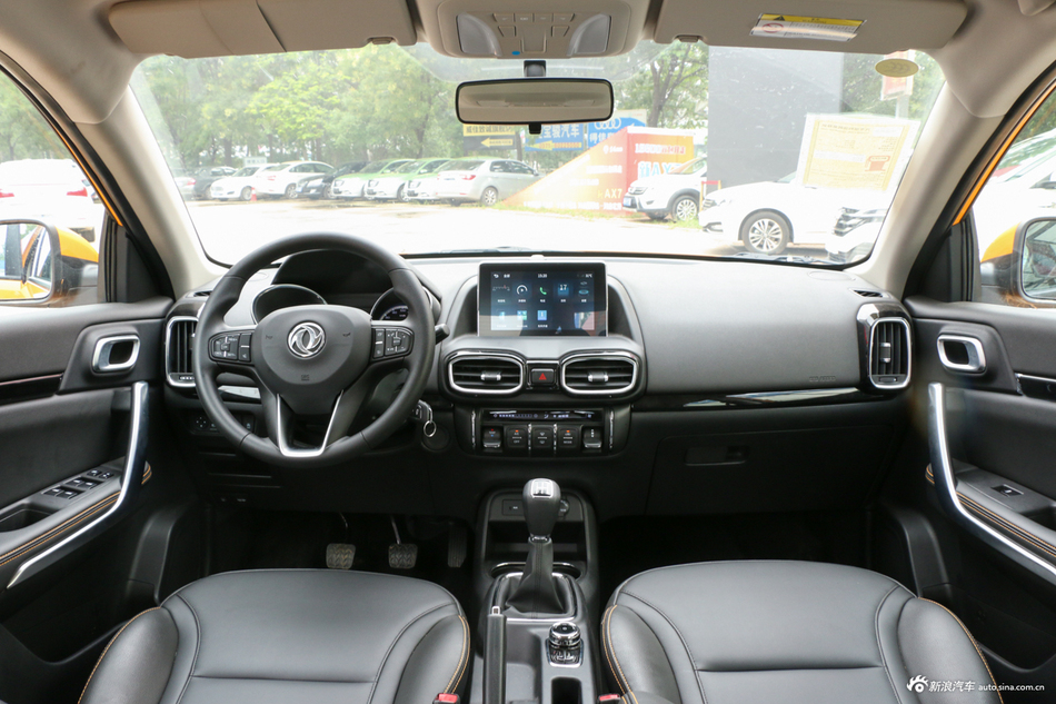 2018款风神AX4 1.6L手动潮尚型天窗版