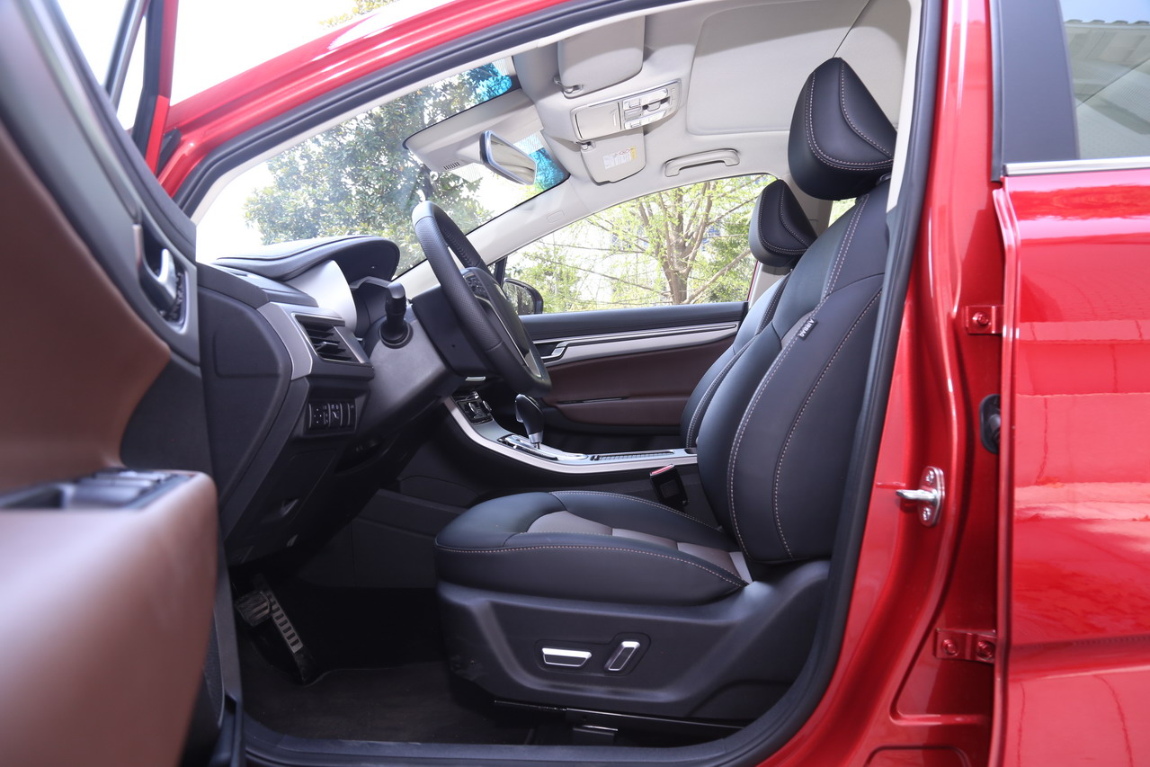 2018款帝豪GS 1.4T自动尊尚智联型领潮版