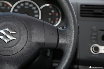 2013款雨燕1.5L自动20周年限量版