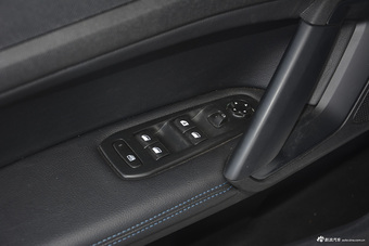 2016款标致308 1.6L手动时尚版