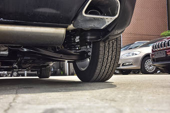 2016款自由光2.4L自动领先版 星光银