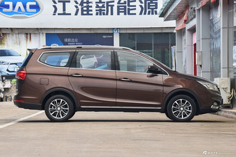 2017款宝骏730 1.5T自动风尚型7座