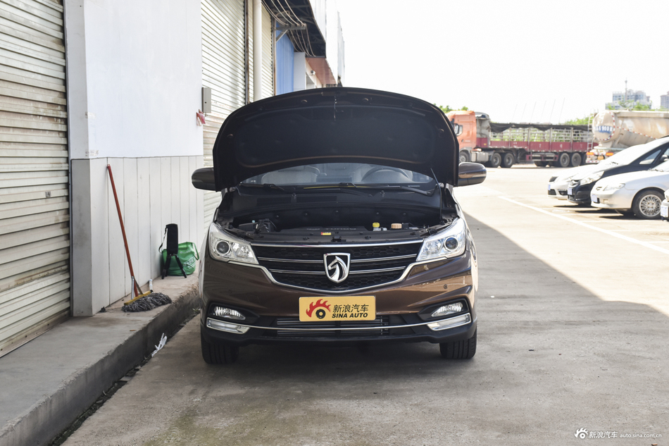 2017款宝骏730 1.5T自动风尚型7座