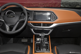 2017款众泰T300 1.5T自动尊贵型 