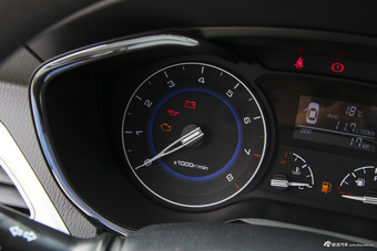 2016款悦翔V7 1.6L手动乐享型国V