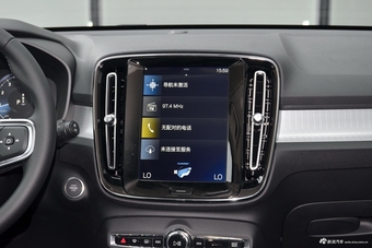 2019款沃尔沃XC40 2.0T四驱正午熔岩红T4