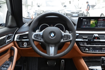 2018款宝马5系2.0T自动530Li尊享型 M运动套装