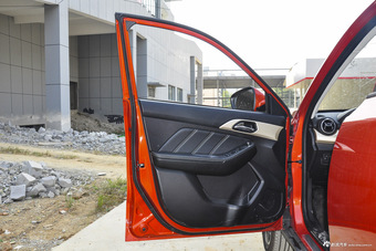 2016款昌河Q35 1.5L自动精英炫智版