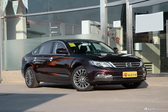 2016款众泰Z700 1.8T自动DCT典雅型 宝石红