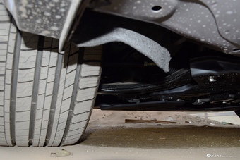 2016款众泰Z700 1.8T自动DCT典雅型 宝石红