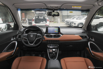 2017款宝骏510 1.5L手动豪华型图片