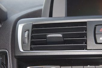 2016款宝马1系118i 1.5T自动领先型