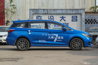 2017款比亚迪宋MAX 1.5T自动互联尊贵型 