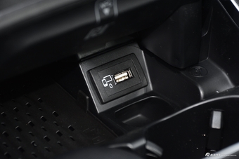 2018款奔驰E级改款2.0T自动 300L 运动豪华型