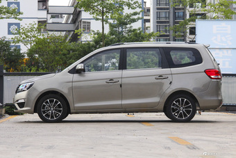 2016款风行S500 1.6L自动豪华型 闪耀金