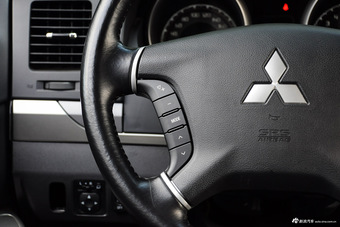 2016款帕杰罗（进口）3.0L自动豪华版 国4