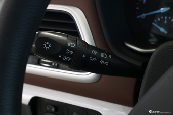 2018款领主2.5T手动柴油超享版两驱舒适型标双SD4V25R-100