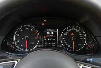 2017款奥迪Q5 2.0T自动40TFSI豪华型（白）