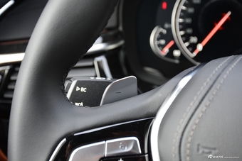 2018款宝马5系改款2.0T自动530Li领先型M运动套装