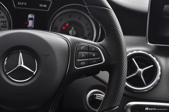 2016款奔驰GLA级 GLA200 1.6T自动时尚型