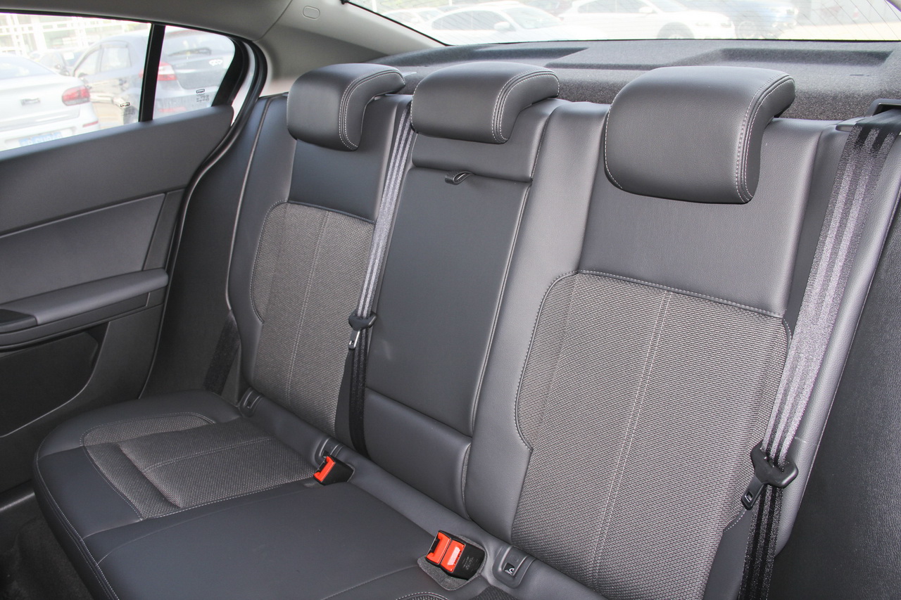 2016款观致3三厢1.6L自动致悦型