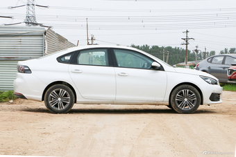 2018款标致308 1.6L自动时尚版