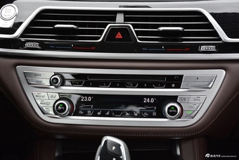 2018款宝马7系740Li 3.0T自动领先型M运动套装