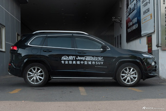 2017款自由光2.4L自动卓越版