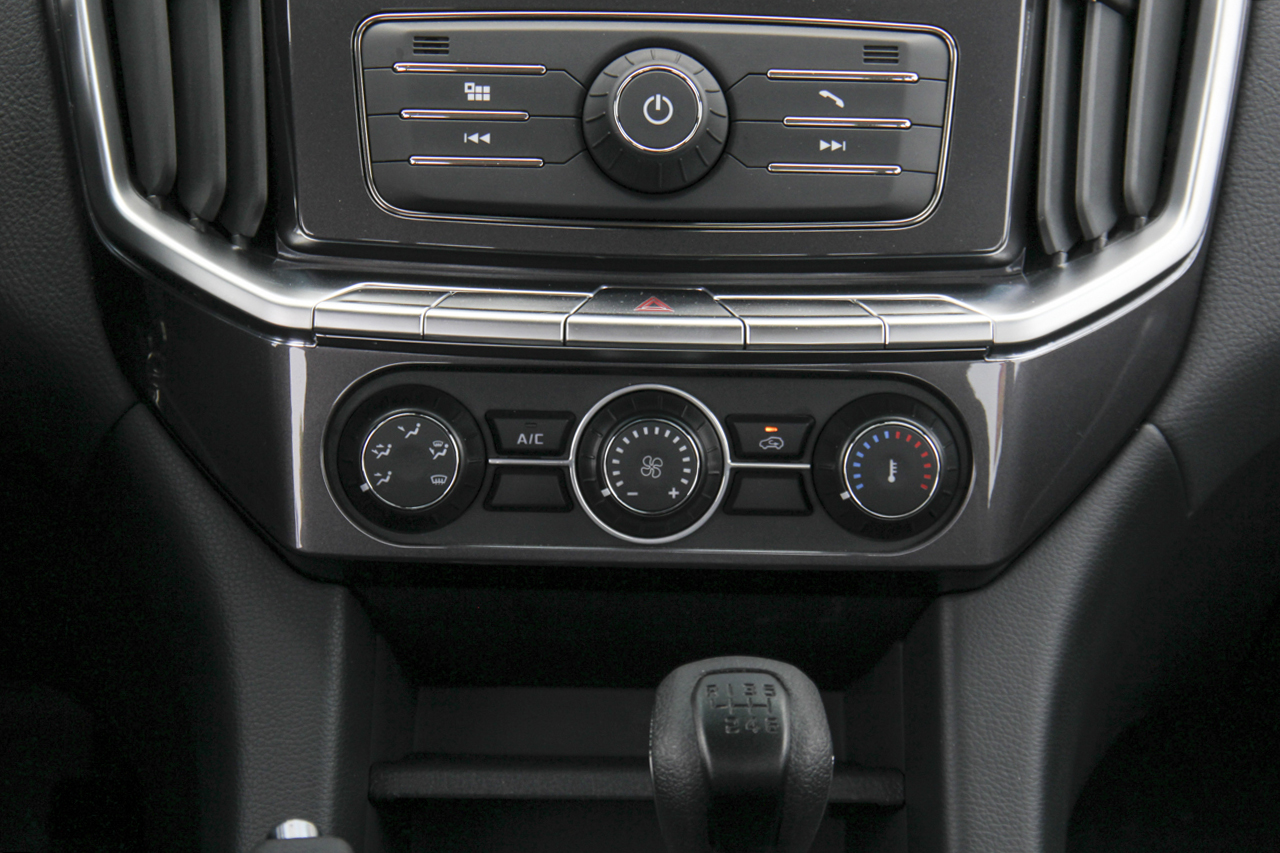 2017款域虎7 2.4T手动柴油四驱豪华版JX4D24A5L