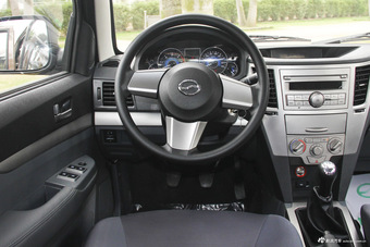 2015款小老虎2.4T手动精英版大双排4D25