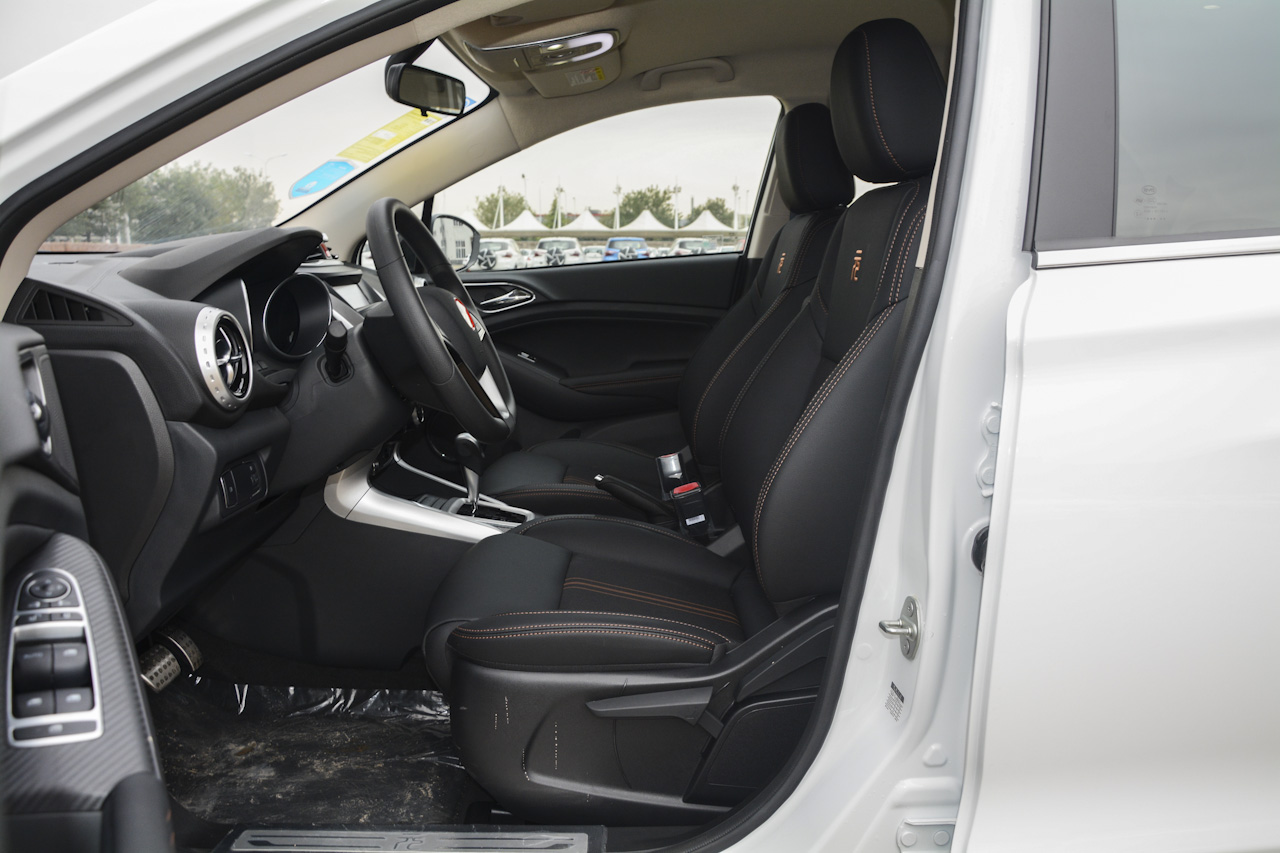 2017款比亚迪元1.5L手动酷炫时尚型