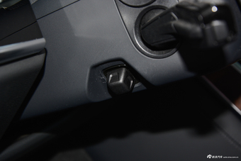 2018款奥迪A8L 3.0T自动55 TFSI quattro豪华型