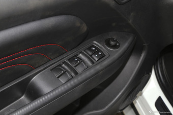 2018款东南DX3 SRG 1.5T手动尊贵型