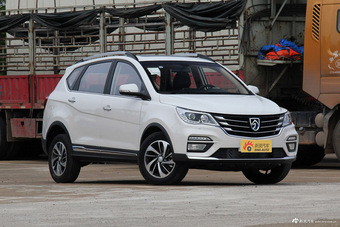 2017款宝骏560 1.5T DCT尊享型