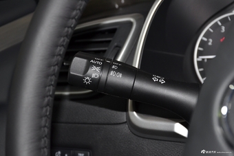 2019款楼兰2.5L自动S/C XE HEV四驱混动智联尊尚版