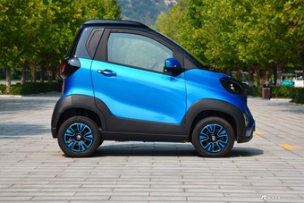 2018款宝骏E100智享版 