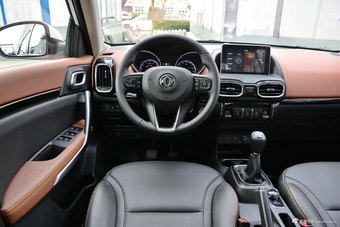 2017款风神AX4 1.6L手动潮悦型