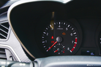 2015款海马福美来1.6L手动品尚型