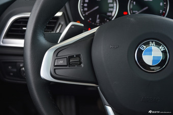 2018款宝马1系120i自动设计套装型