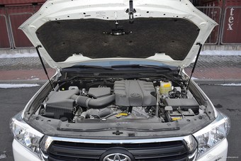 2016款兰德酷路泽4.0L自动V6中东低配版(暂无参数)图片