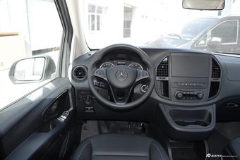 2016款奔驰威霆2.0T自动精英版 太空银