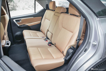 20万真正的越野车 丰田奔跑者性能秒掉同级一切SUV