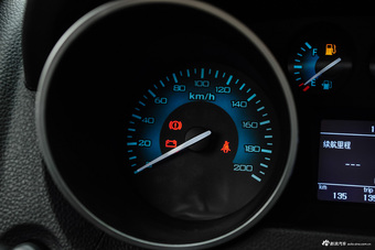 2016款萨瓦纳2.0T手动四驱汽油豪华版5座