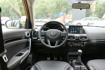 2018款风神AX4 1.6L手动潮尚型天窗版